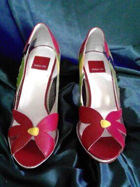 BEAUTIFUL DOLCE VITA SIZE 8.5